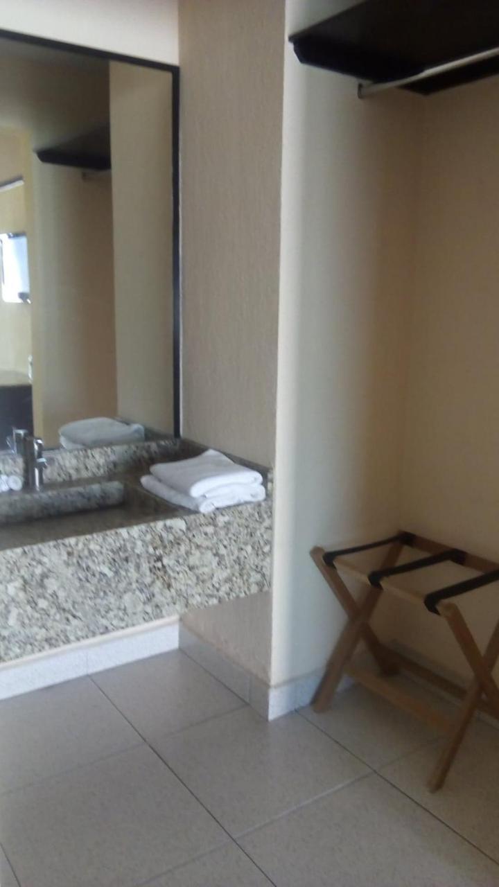 Jalyd Inn Irapuato Exterior foto